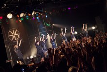 BiSのライブの様子。（撮影：外林健太）