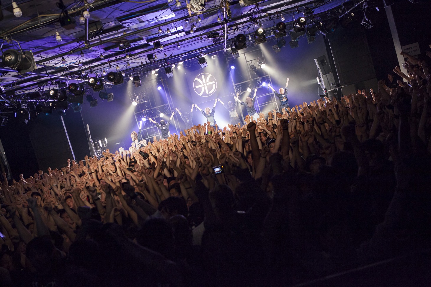 BiSのライブの様子。（撮影：外林健太）