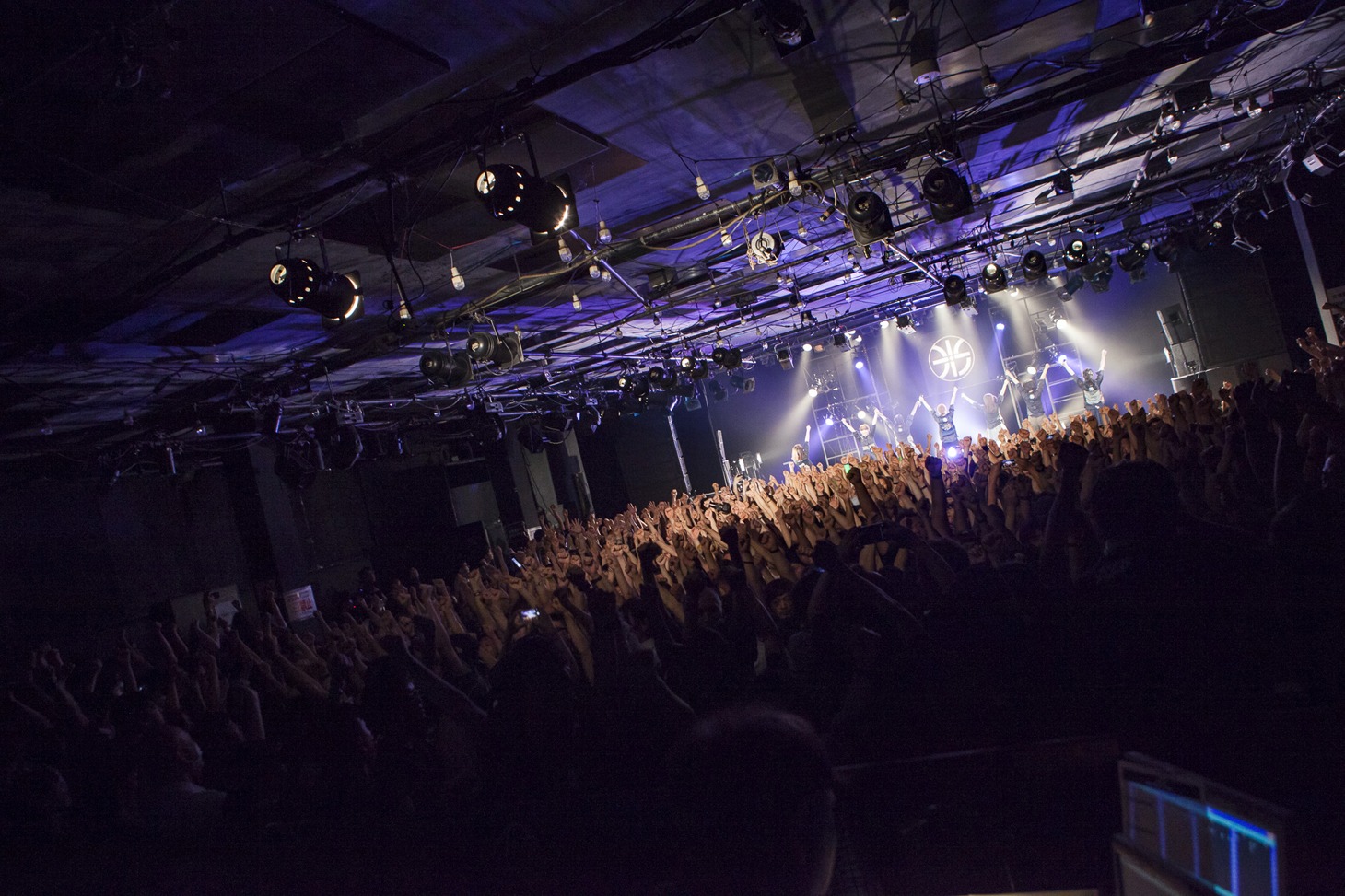 BiSのライブの様子。（撮影：外林健太）