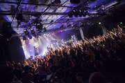 BiSのライブの様子。（撮影：外林健太）