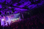 BiSのライブの様子。（撮影：外林健太）