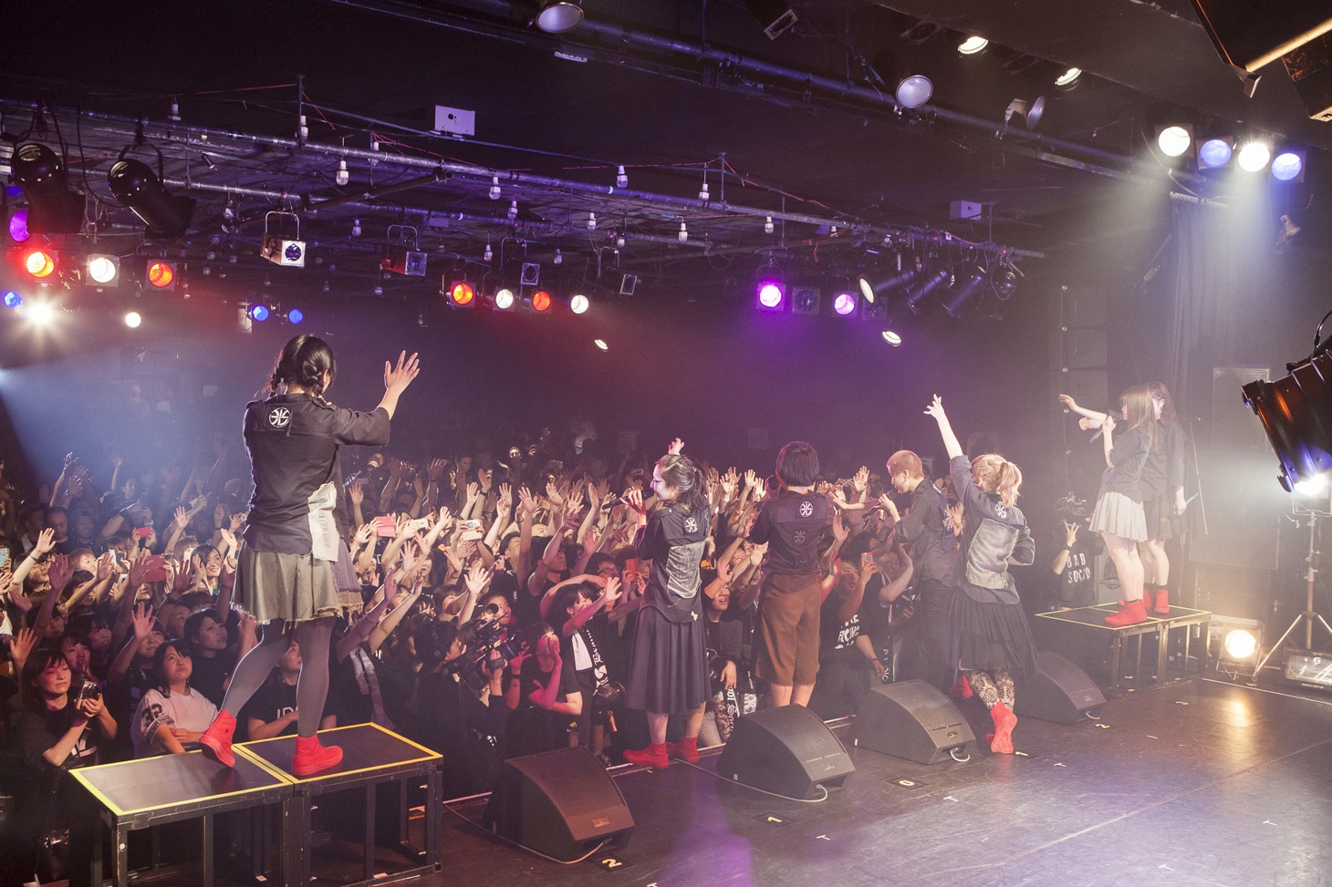 BiSのライブの様子。（撮影：外林健太）