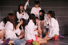 東京・AKB48劇場にて行われた「AKB48 49thシングル選抜総選挙」速報発表でのNGT48メンバー。(c)AKS