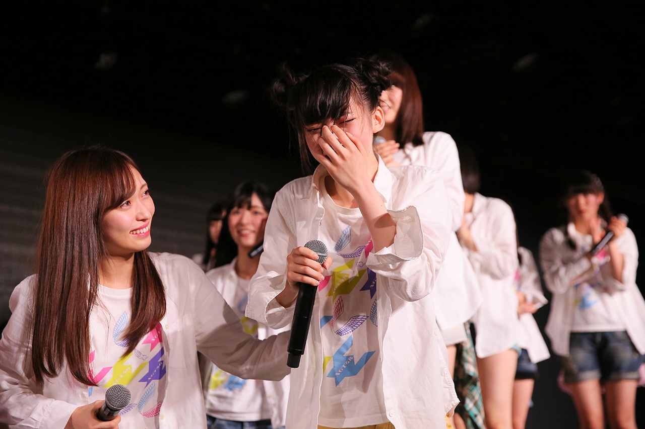 「AKB48選抜総選挙」速報1位を獲得し、号泣する荻野由佳（NGT48チームNIII）。(c)AKS