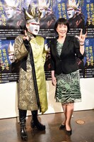 デーモン閣下と高市早苗総務大臣。