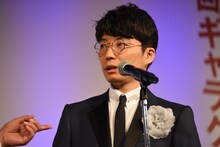 ニッポン放送からお祝いでもらった商品券の額が少ないと知った星野源。