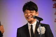 笑顔の星野源。
