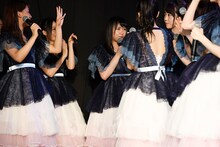 東京・AKB48劇場にて行われた「AKB48 49thシングル選抜総選挙」速報発表でのAKB48メンバー。(c)AKS