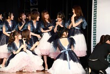 東京・AKB48劇場にて行われた「AKB48 49thシングル選抜総選挙」速報発表でのAKB48メンバー。(c)AKS