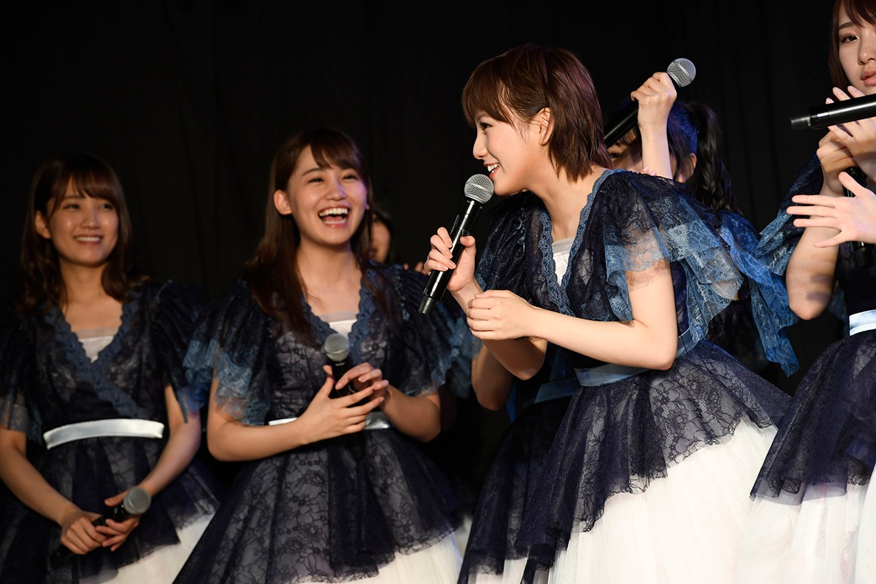 東京・AKB48劇場にて行われた「AKB48 49thシングル選抜総選挙」速報発表でのAKB48メンバー。(c)AKS
