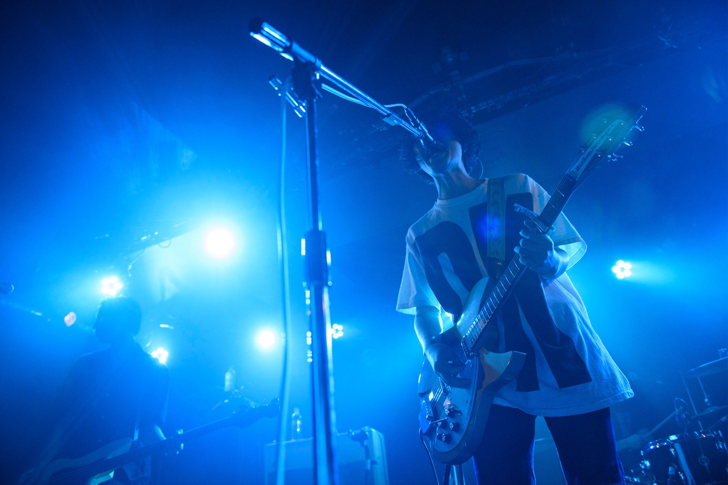 越雲龍馬（Vo, G, Syn）（Photo by Daisuke Miyashita）