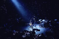 「月とコウモリ」演奏時の様子。（撮影：後藤壮太郎）