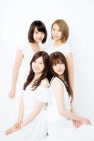 上段左から時計回りに伊藤万理華、桜井玲香、松村沙友理、白石麻衣。