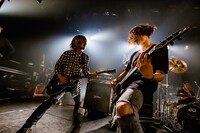 左からK5（G, Cho / NAMBA69）、ko-hey（G, Cho / NAMBA69）。（Photo by Takashi "TAKA" Konuma）