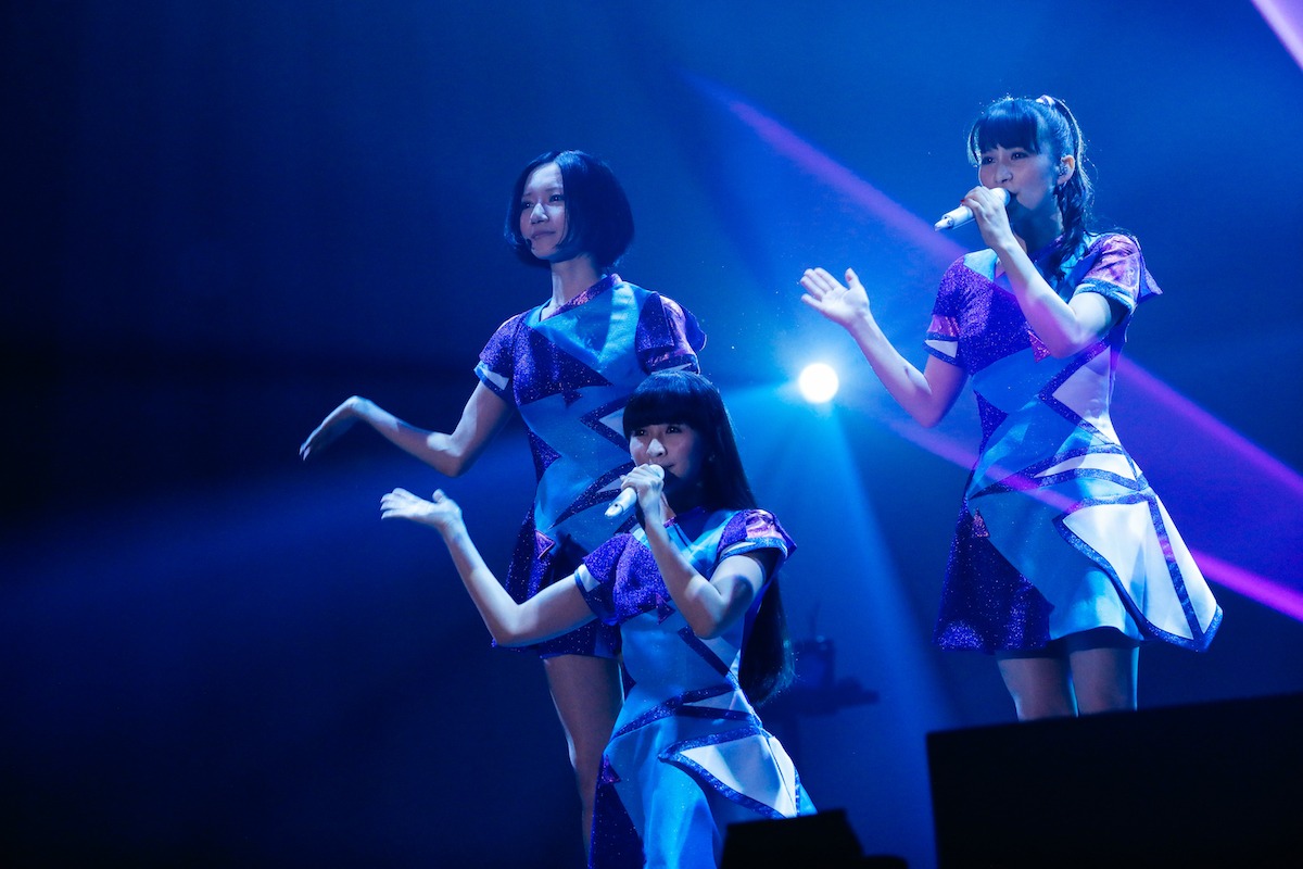 「Perfume FES!! 2017」幕張メッセ国際展示場2日目公演の様子。（撮影：上山陽介）
