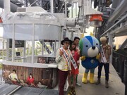 バンドとのコラボゴンドラをアピールするOver The Top。