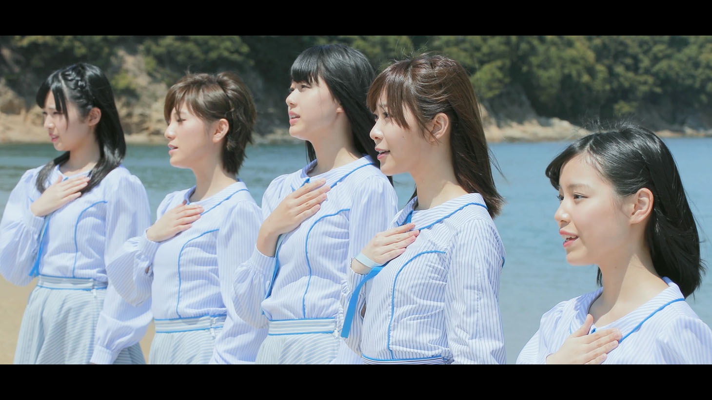 「瀬戸内の声」MVのワンシーン。(c)AKS