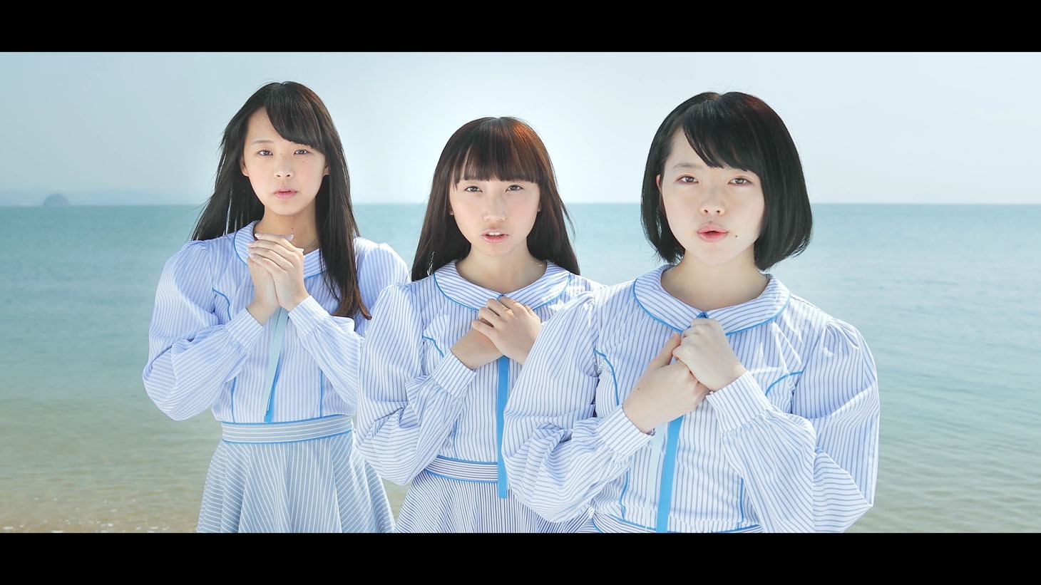 「瀬戸内の声」MVのワンシーン。(c)AKS