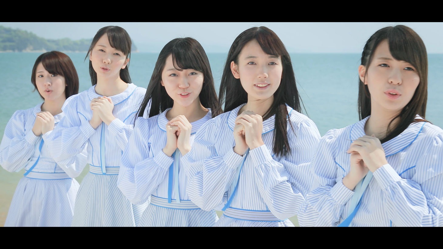 「瀬戸内の声」MVのワンシーン。(c)AKS