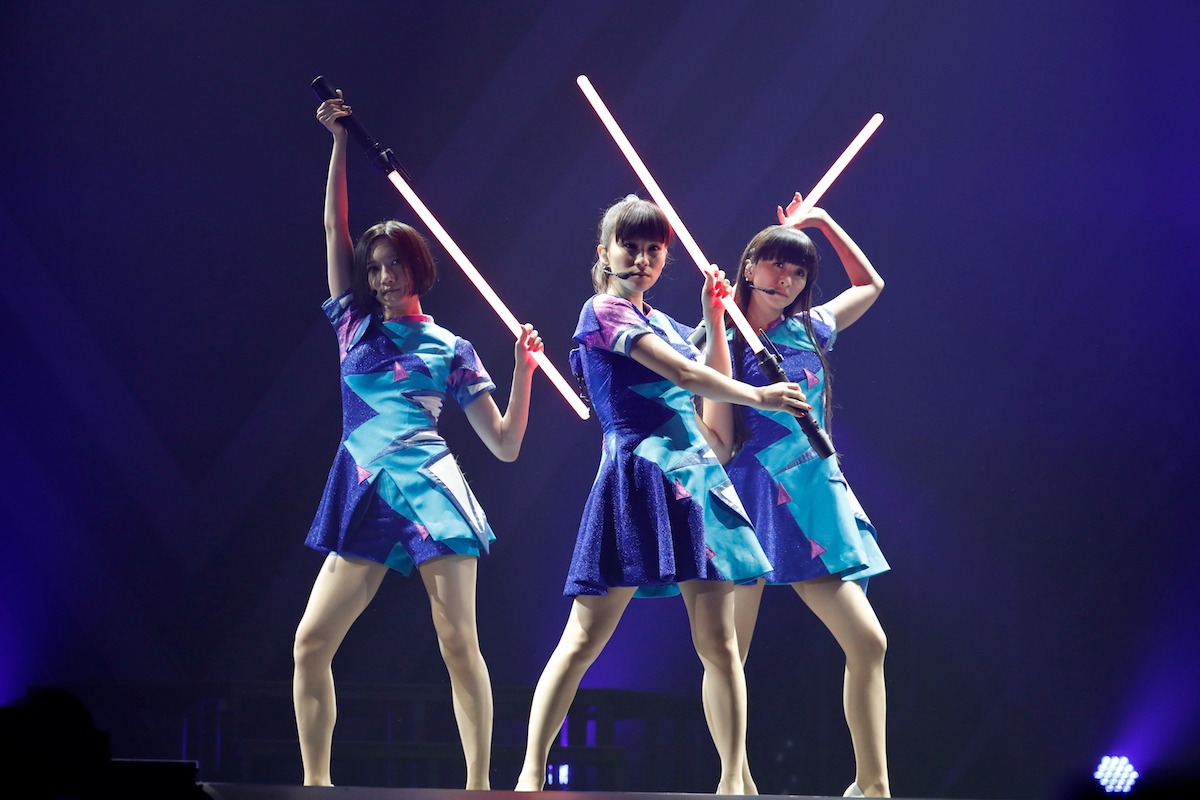 「Perfume FES!! 2017」幕張メッセ国際展示場2日目公演の様子。（撮影：西槇太一）