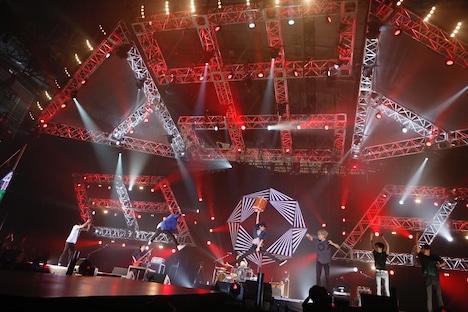 FLOW（写真提供：アミューズ）