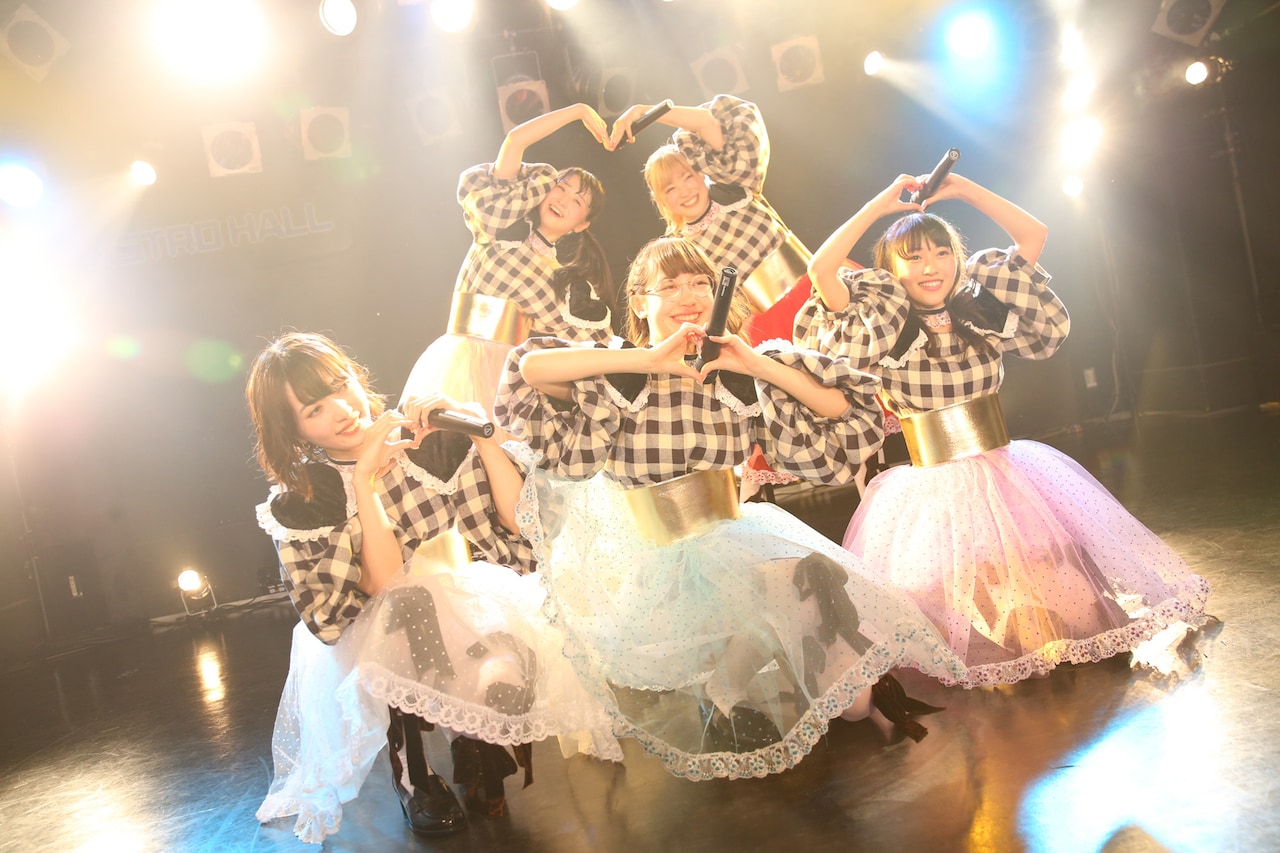 むすびズムが新曲「小悪魔なLOOK」初披露、集まったファンを“夢CHU”に