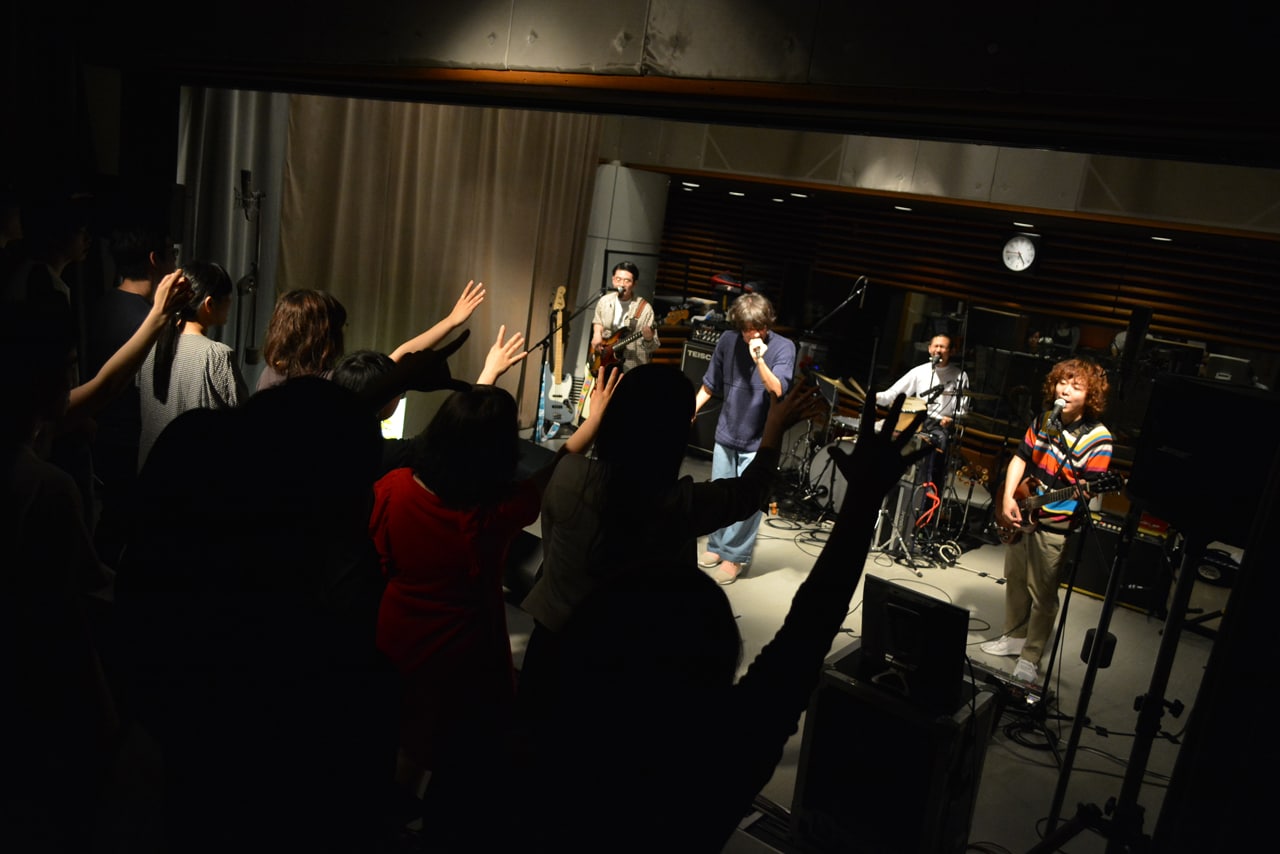 OKAMOTO'S、レッチリカバーで駆け回った「"Good Luck" LIVE」