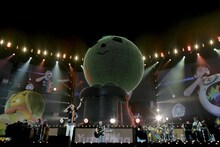 「YUZU 20th Anniversary DOME TOUR 2017 ゆずイロハ」福岡公演の様子。（写真提供：セーニャ・アンド・カンパニー）