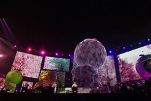 「YUZU 20th Anniversary DOME TOUR 2017 ゆずイロハ」福岡公演の様子。（写真提供：セーニャ・アンド・カンパニー）