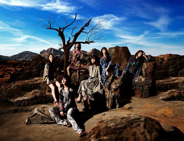 Flower。写真最前が藤井萩花。