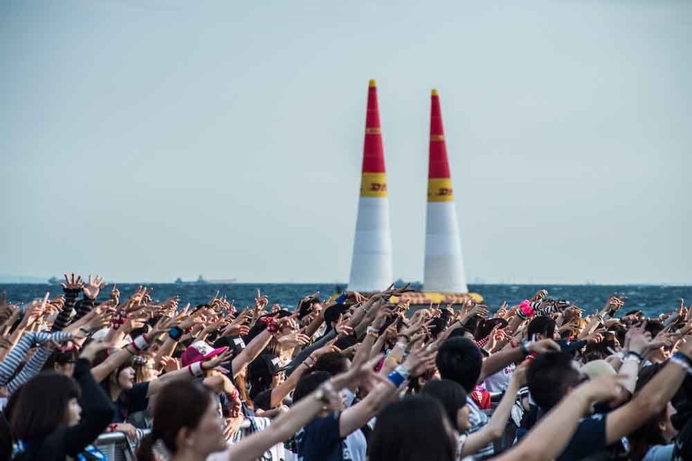 GLAY「Red Bull Air Race Chiba 2017 GLAYスペシャルライブ」の様子。（Photo by Red Bull Content Pool/KOBAYASHI KUNIHISA）
