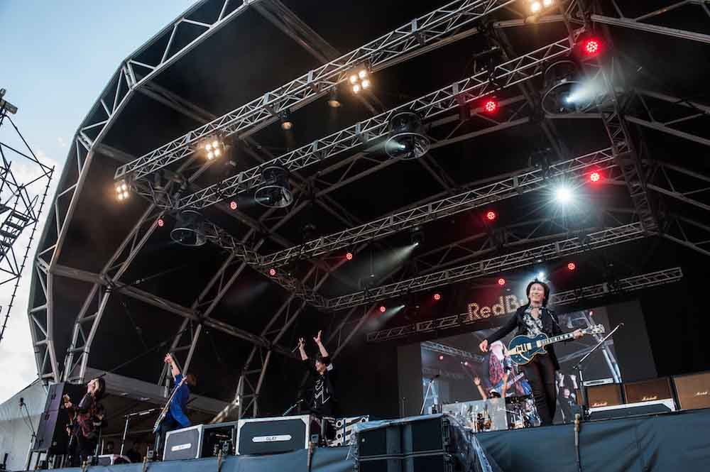 GLAY「Red Bull Air Race Chiba 2017 GLAYスペシャルライブ」の様子。（Photo by Red Bull Content Pool/KOBAYASHI KUNIHISA）