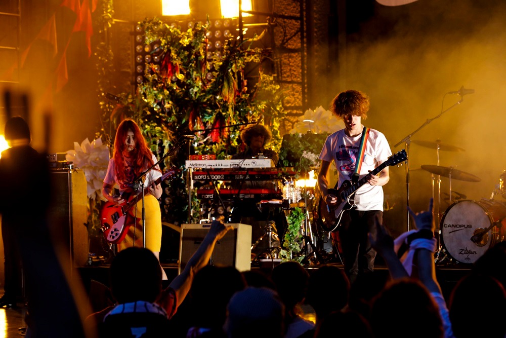 「GLIM SPANKY 野音ライブ 2017」日比谷野外大音楽堂公演の様子。（Photo by HAJIME KAMIIISAKA）