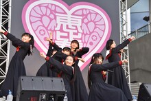 私立恵比寿中学「エビクラシー」発売記念フリーライブの様子。