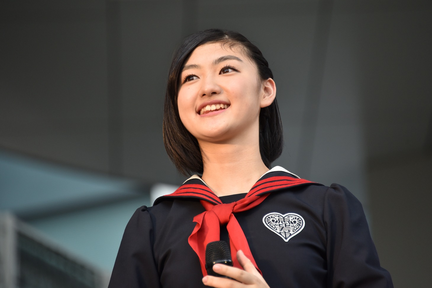 小林歌穂