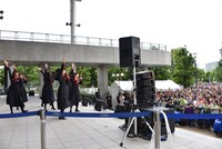 私立恵比寿中学「エビクラシー」発売記念フリーライブの様子。