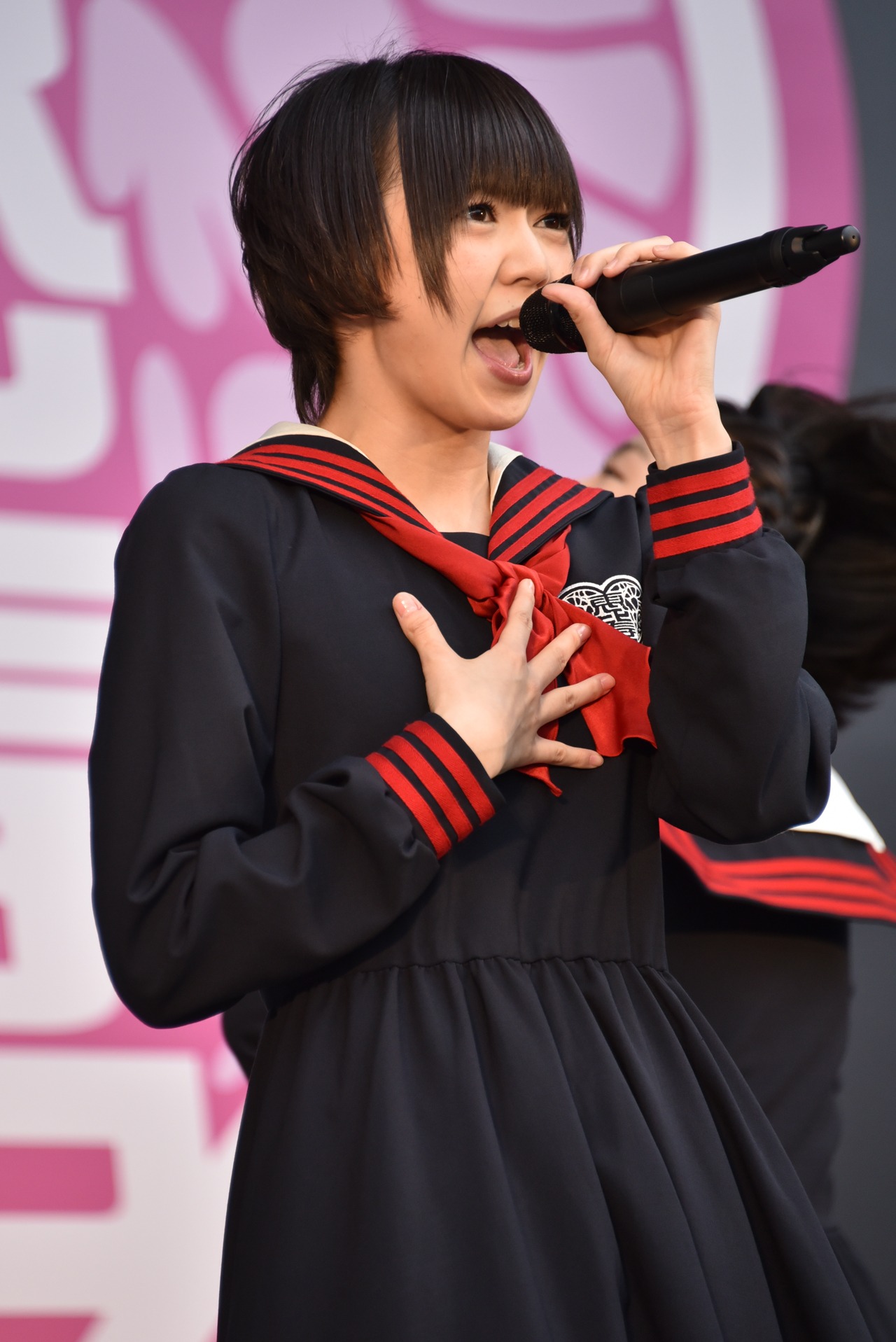 安本彩花
