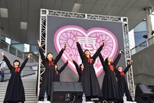 私立恵比寿中学「エビクラシー」発売記念フリーライブの様子。