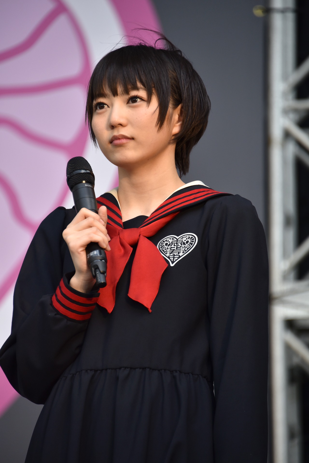 安本彩花