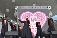 私立恵比寿中学「エビクラシー」発売記念フリーライブの様子。