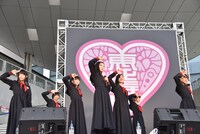 私立恵比寿中学「エビクラシー」発売記念フリーライブの様子。