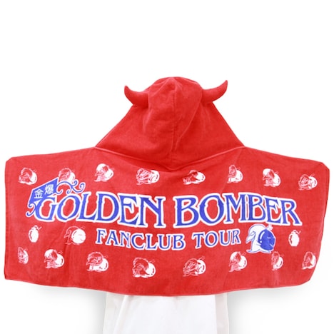 鬼龍院翔による「超特急風ツノ付きフードタオル」着用イメージ。