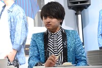 サビ大盛のお寿司を食べた橘柊生。