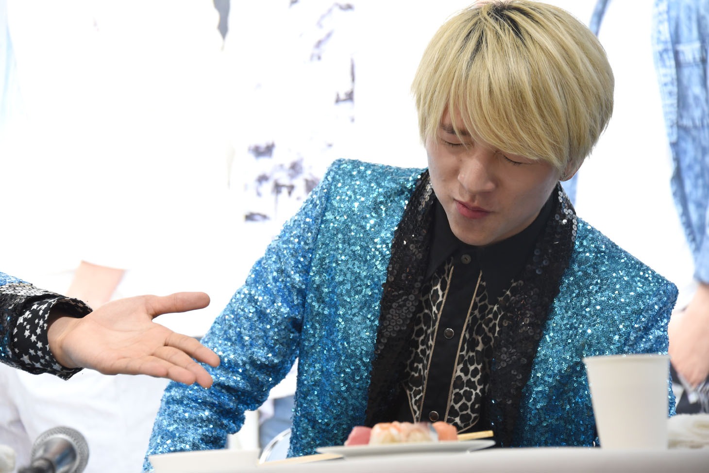 運ばれてきた5貫盛りに絶望する小林龍二。