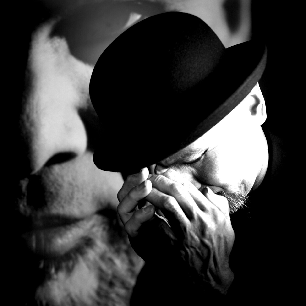 BAKI、GASTUNK復活後に弾き語りソロアルバム発表