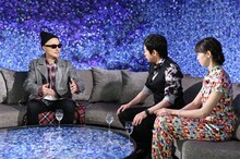 左からVERBAL、今田耕司、中条あやみ。(c)NTV