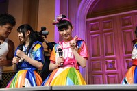 夢を書き終えた小泉遥香。（写真中央）