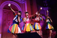 宣伝部員と乾杯するときめき▽宣伝部。