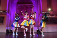 「ときめき♡宣伝部 ～5th SEASON～ 大胆 震撼 烈火のごとく襲来ドーン！ツアー！」東京・ヴィーナスフォート教会広場の様子。