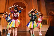 「ときめき♡宣伝部 ～5th SEASON～ 大胆 震撼 烈火のごとく襲来ドーン！ツアー！」東京・ヴィーナスフォート教会広場の様子。